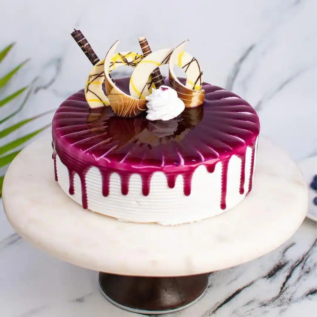 Ombre Violet Cake with Black Currants Stock Photo - Image of gourmet,  party: 76179622
