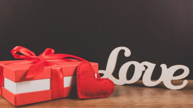 A Complete Guide to Choosing the Best Gift for Valentine's Day Online